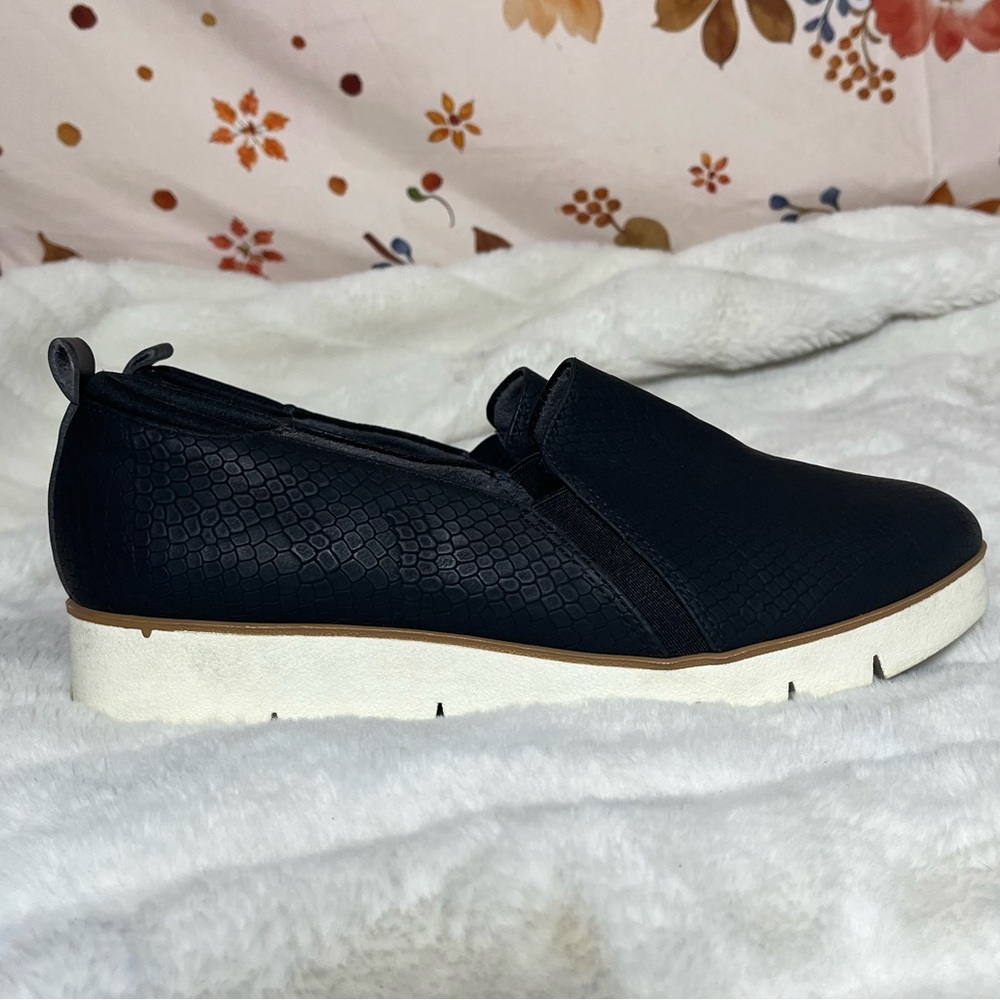 Dr Scholls 6.5M Wesley Black Shimmery Snakeskin Print Slip On Lug Sole Loafers